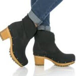 UGG Black Thebes Clog Boots for Cozy Comfort Women Size 7.5